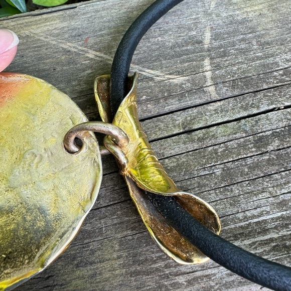 DKNY Disc Logo Pendant  Cord Necklace. - Picture 5 of 11